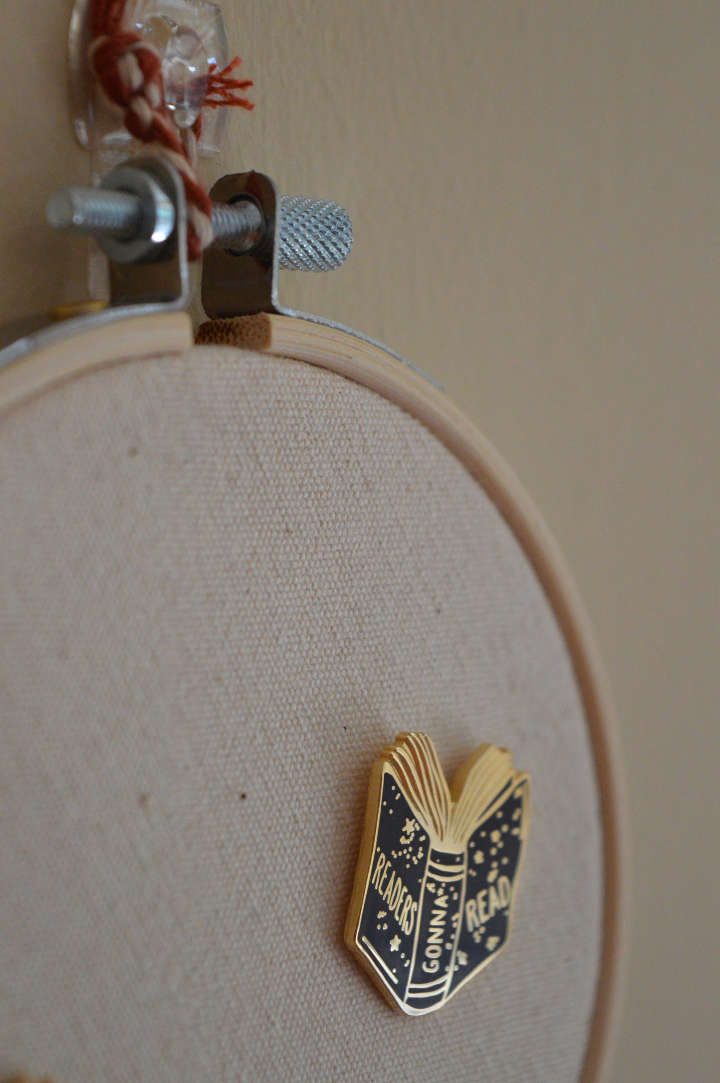 Natural 10cm / 4" Pin Display 7