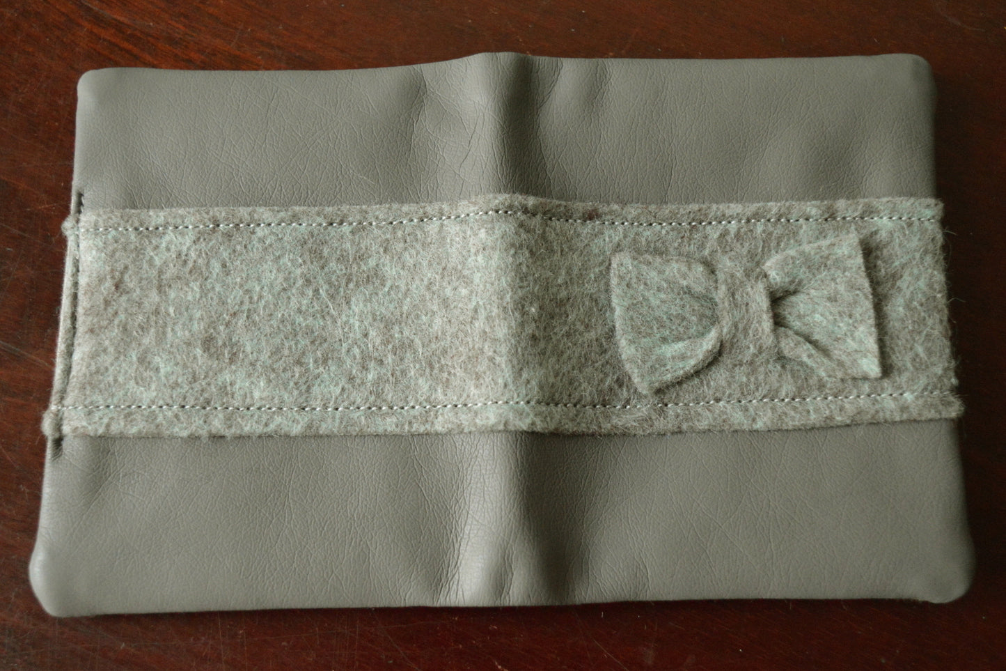 Grey Bow Card Holder 4
