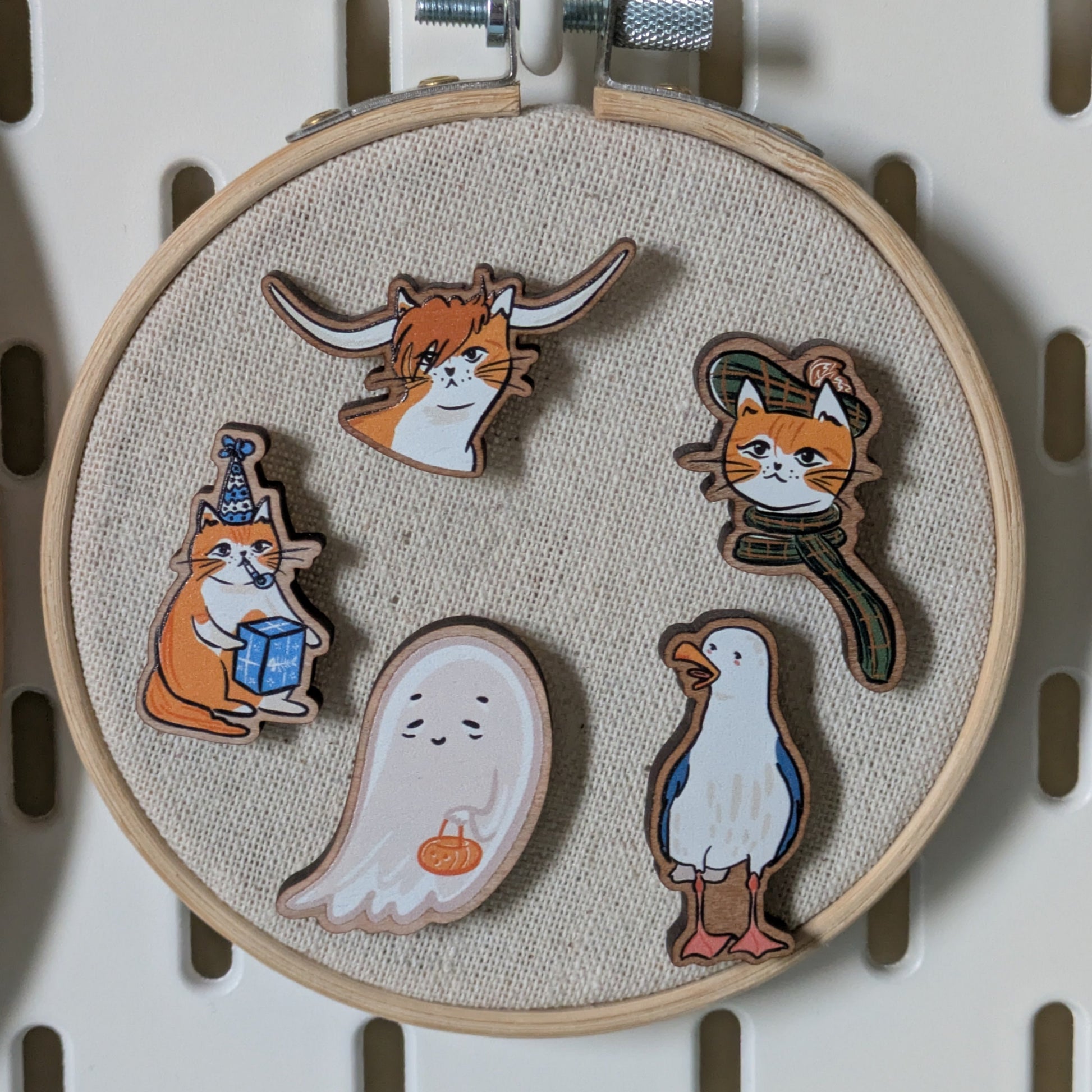 Maison Phoenix - Wooden Pins 1